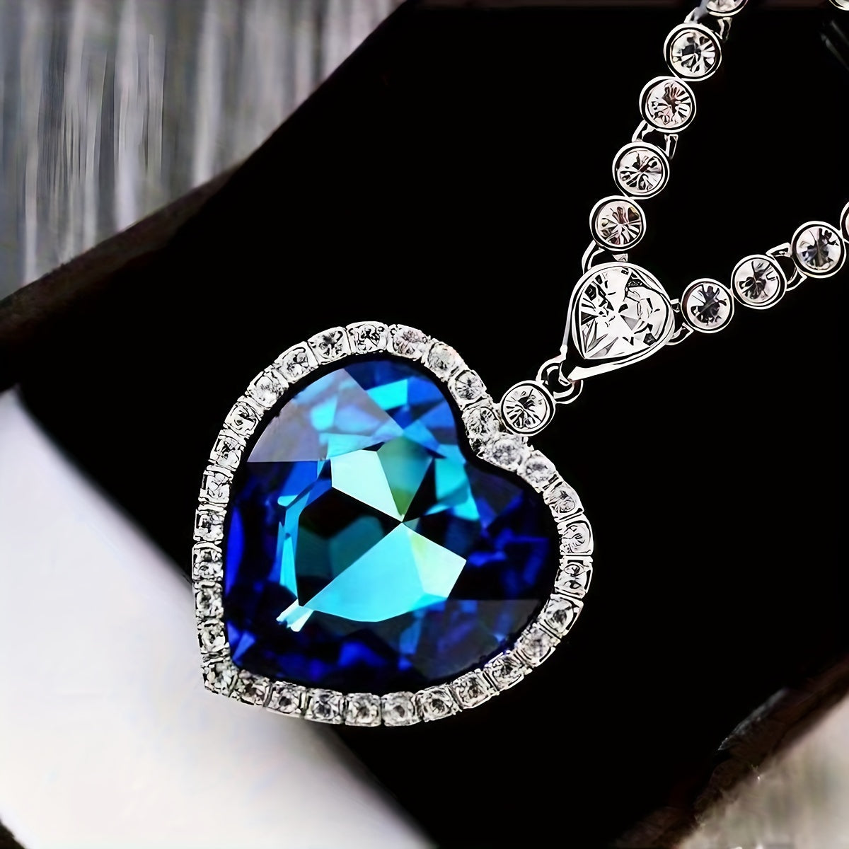 🌊 Heart of the Ocean Luxury Necklace – Platinum-Plated Crystal Elegance 💙