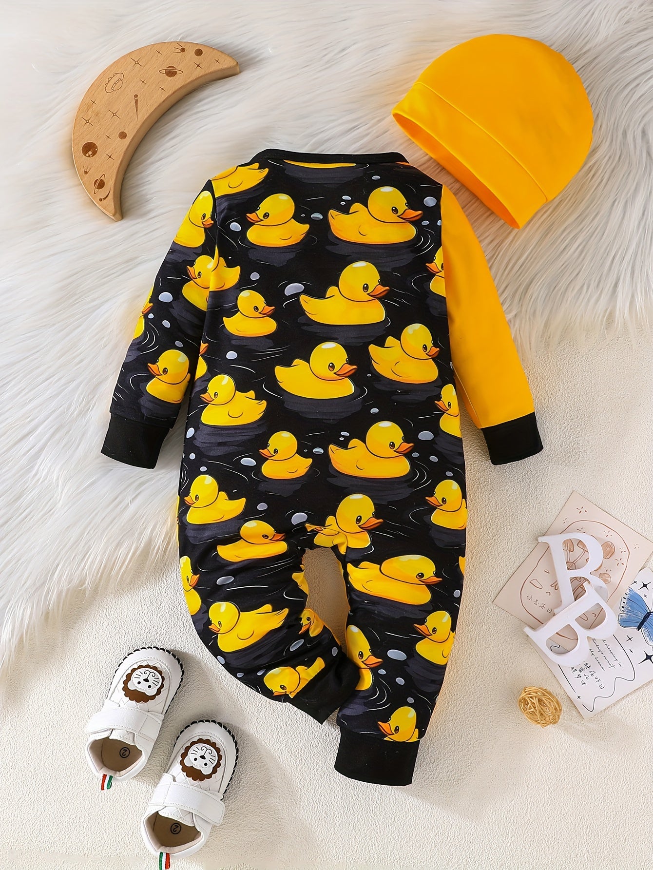 🦆 Toddler Boy's Cute Cartoon Duck Print Rompers with Matching Beanie Hat Set 🌼