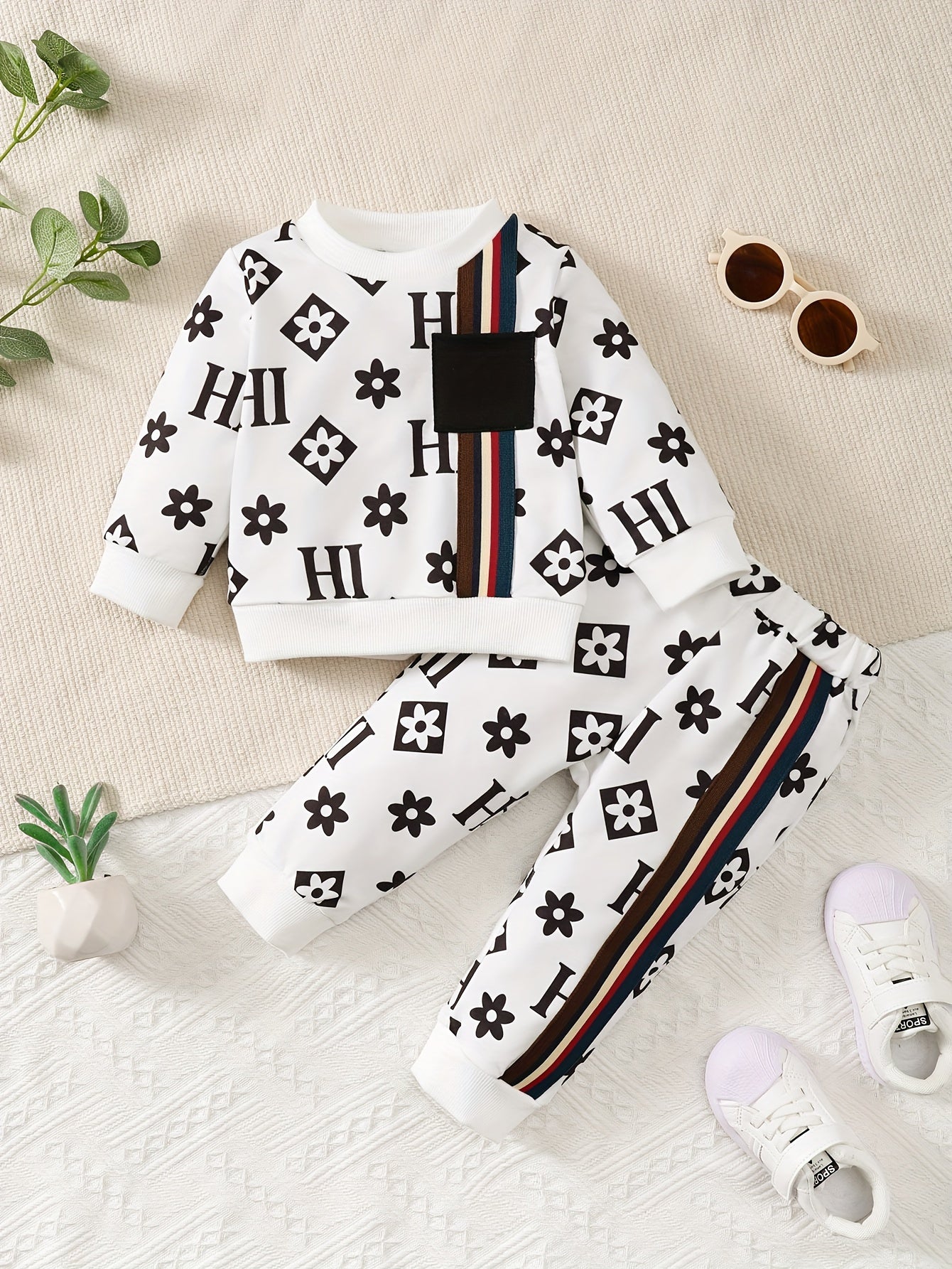 👶 Trendy Geometric Pattern Sweatshirt & Pants Set 🧥👖