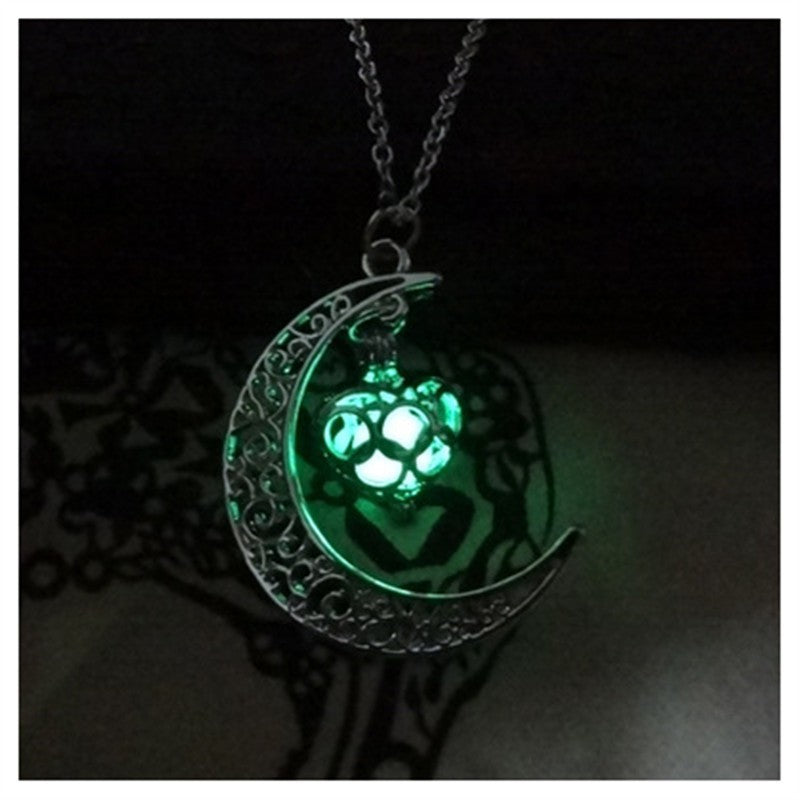 Radiance Glow Pendant Necklace: Silver Plated Chain with Glowing Pendant