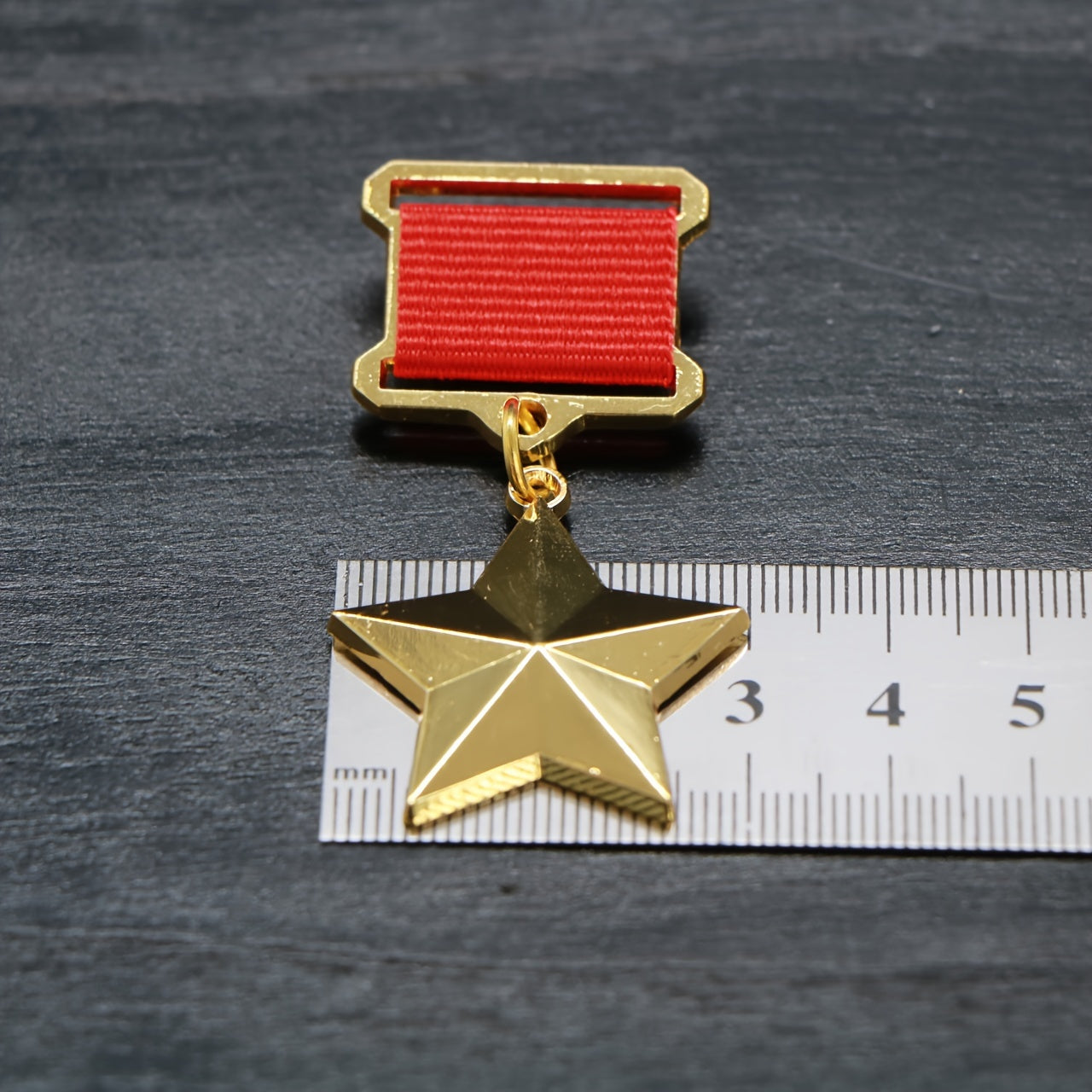 🎖️ Vintage Metal Lapel Pin & Badge Medal