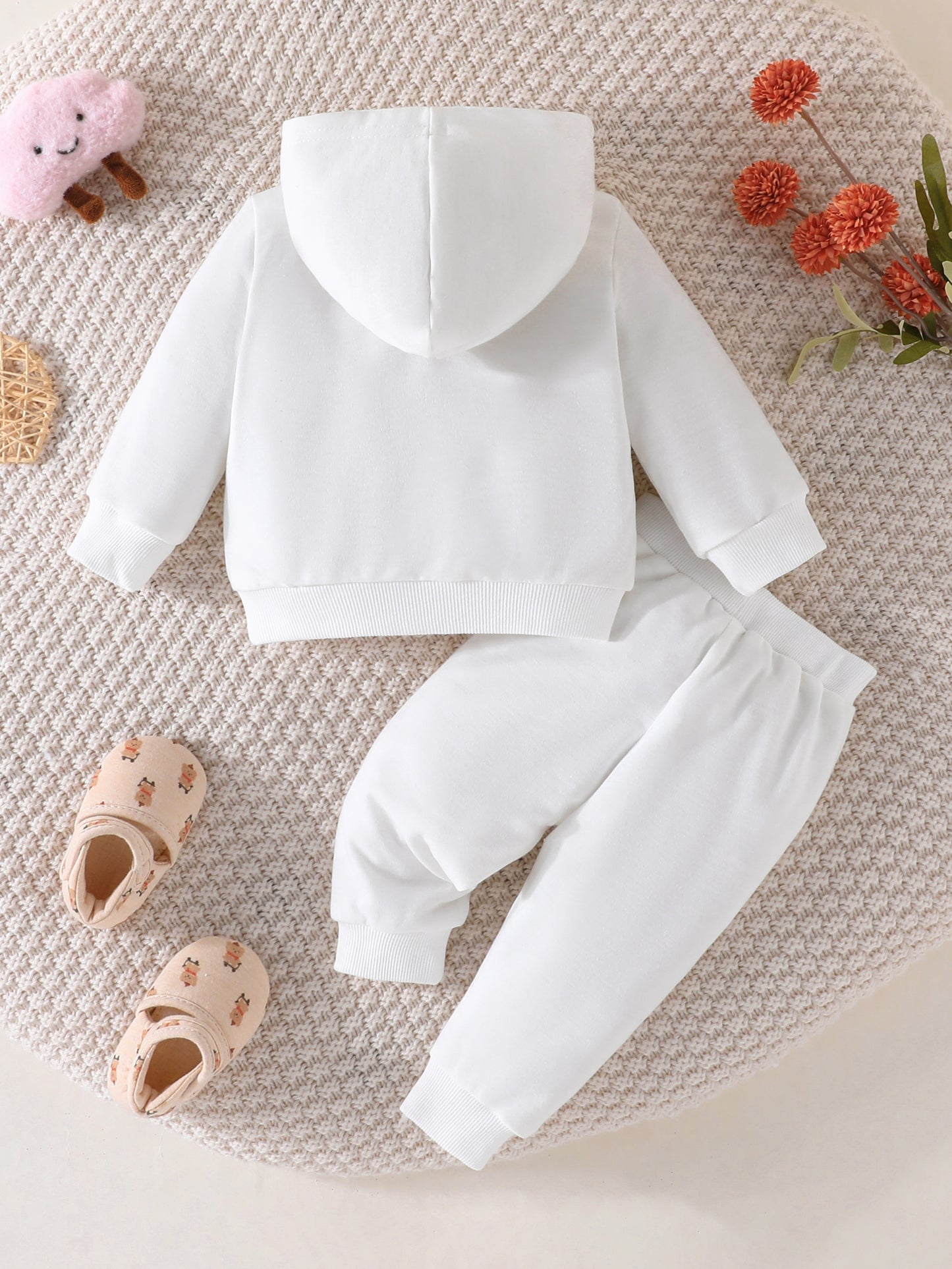 💖 Baby Girls' Cute "Letter of Love" Print Hoodie & Trousers Set 🌸