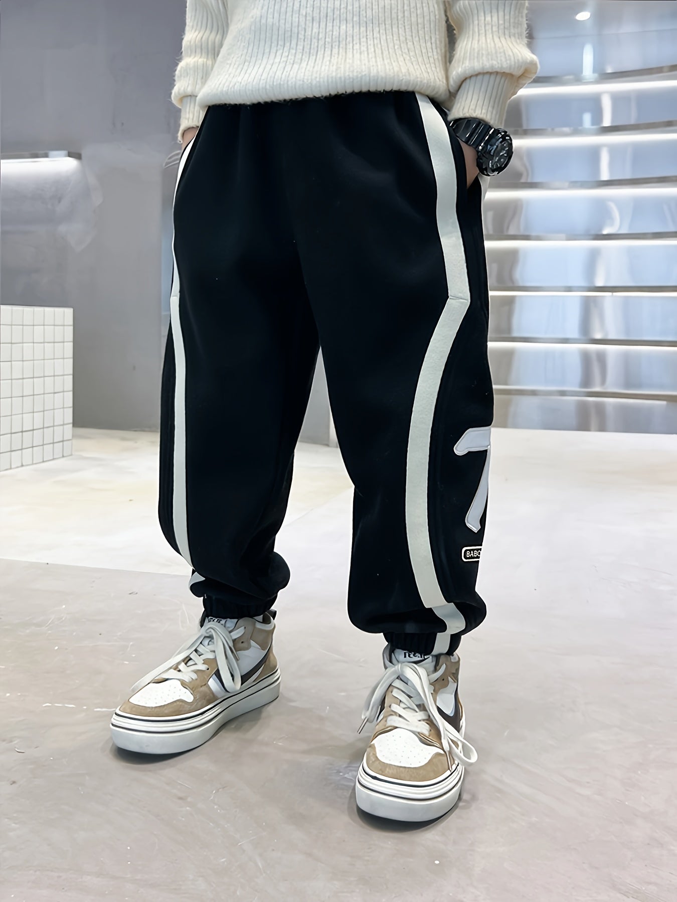 🏃‍♂️ Boys' Dynamic Stripe Athletic Sweatpants