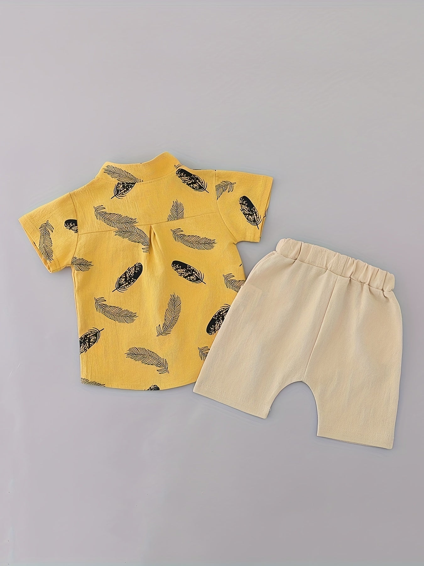 🌟 2-Piece Baby Boys' Casual Feather Pattern Set – Short Sleeve Shirt & Shorts 🌟