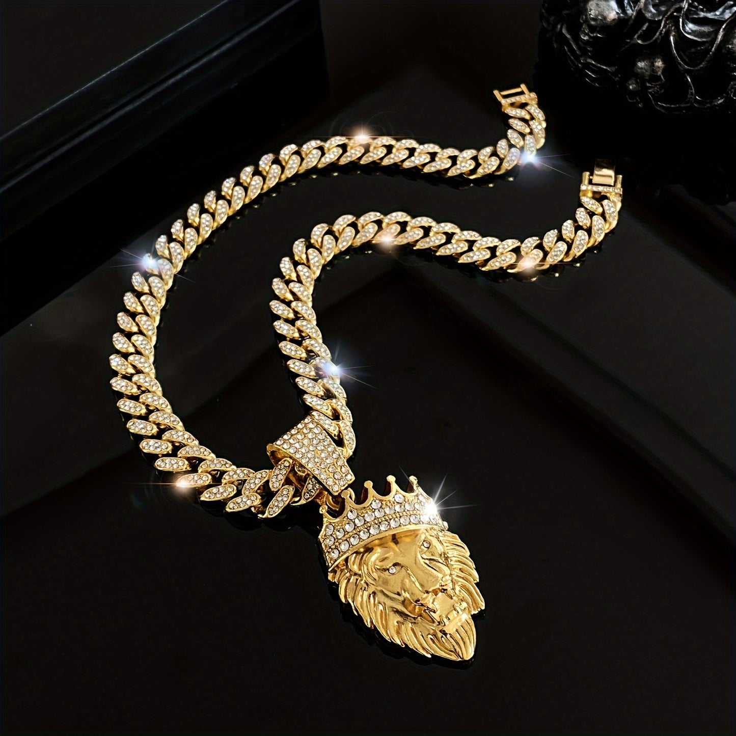 👑 Royal Roar Lion Head Pendant Necklace – Unisex Hip-Hop Style 🦁