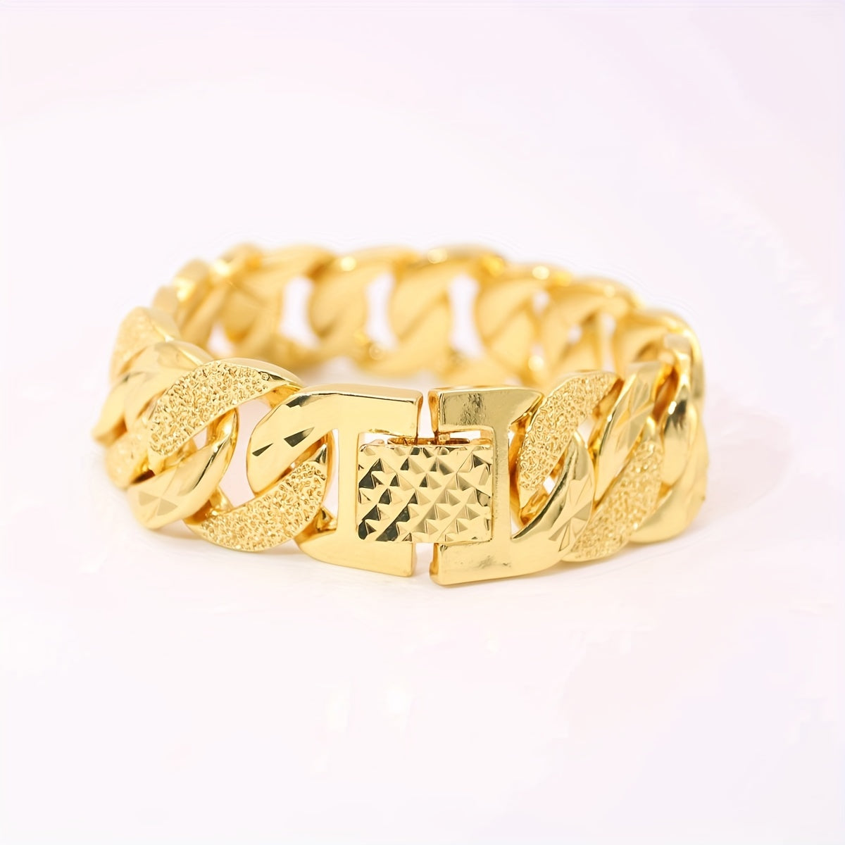 Timeless Elegance 18K Gold-Plated Men's Bracelet 💎✨