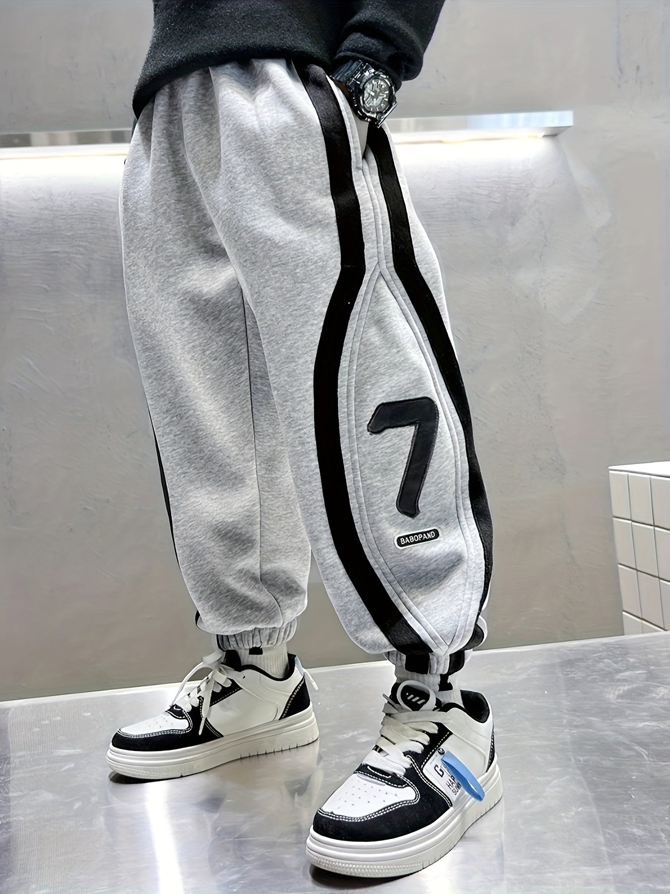 🏃‍♂️ Boys' Dynamic Stripe Athletic Sweatpants