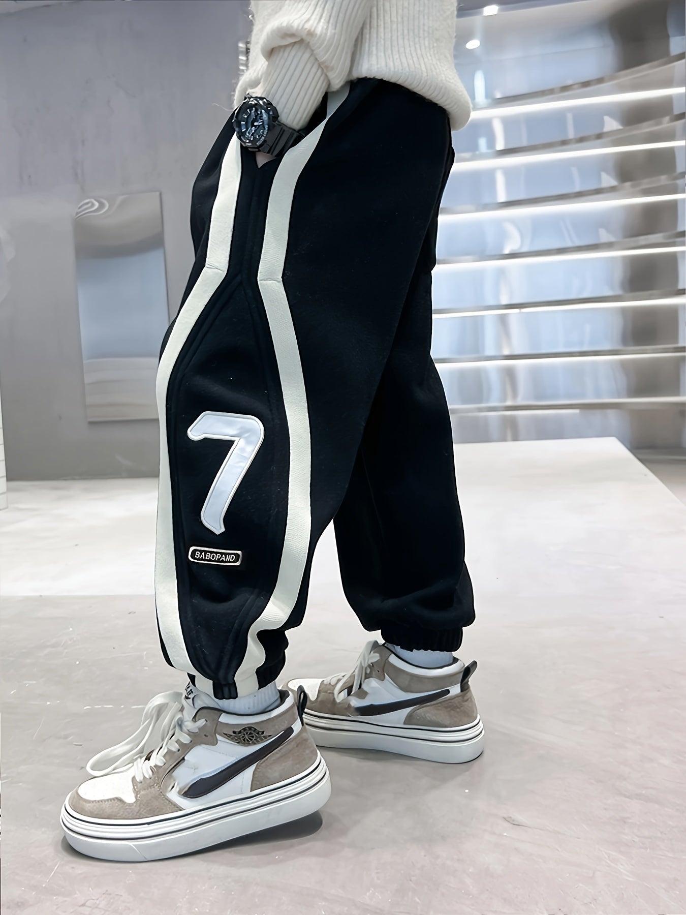 🏃‍♂️ Boys' Dynamic Stripe Athletic Sweatpants