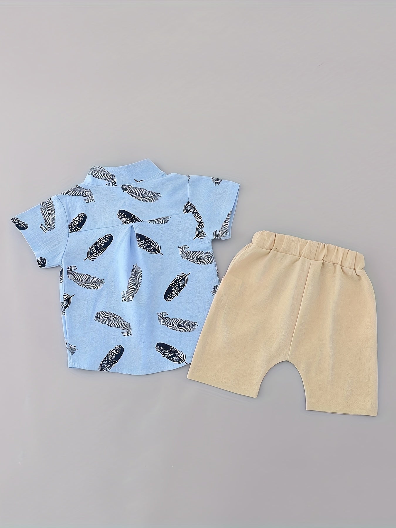 🌟 2-Piece Baby Boys' Casual Feather Pattern Set – Short Sleeve Shirt & Shorts 🌟