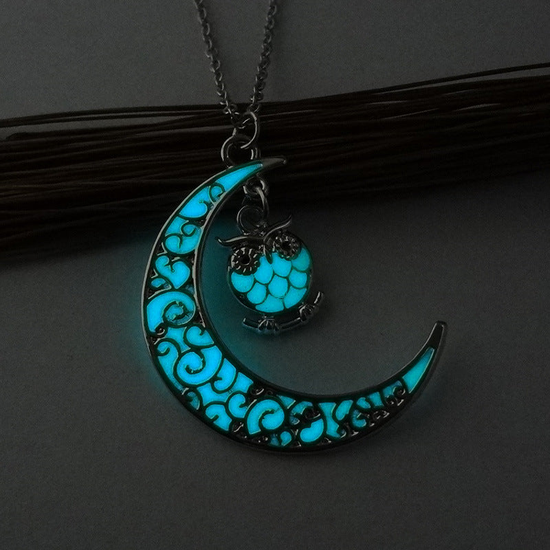 Radiance Glow Pendant Necklace: Silver Plated Chain with Glowing Pendant