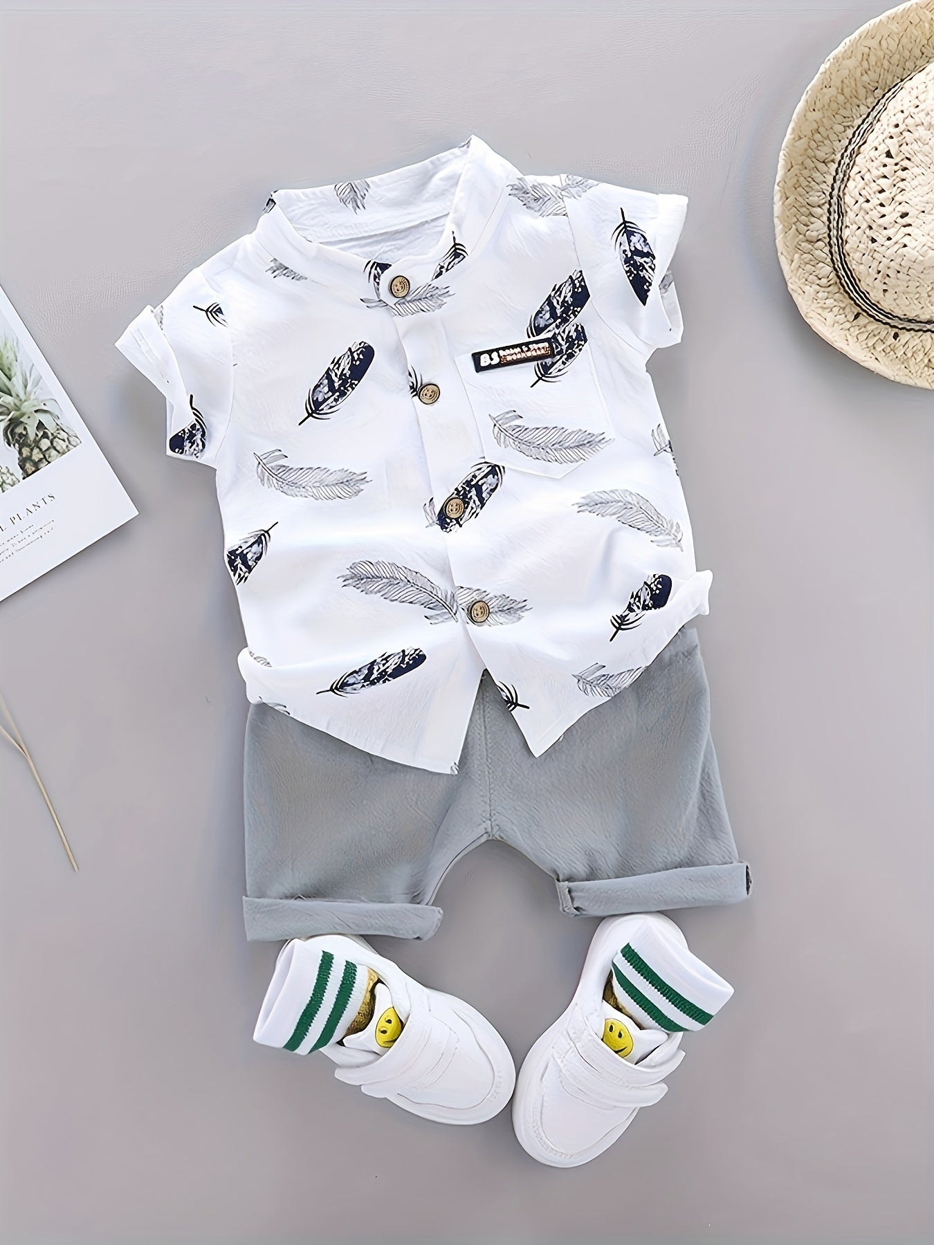 🌟 2-Piece Baby Boys' Casual Feather Pattern Set – Short Sleeve Shirt & Shorts 🌟