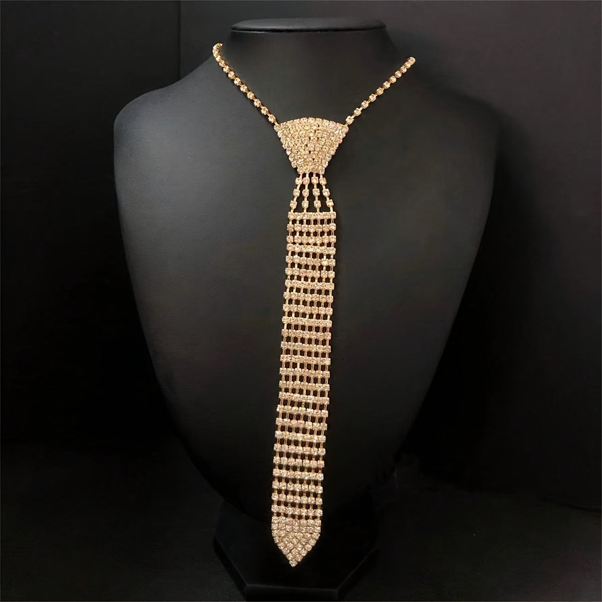 🎀 Sparkling Bow Tie Necklace – Elegant Rhinestone Collection ✨