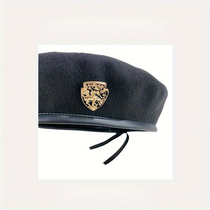 🎨 Chic Vintage-Inspired Beret with Silvery Badge