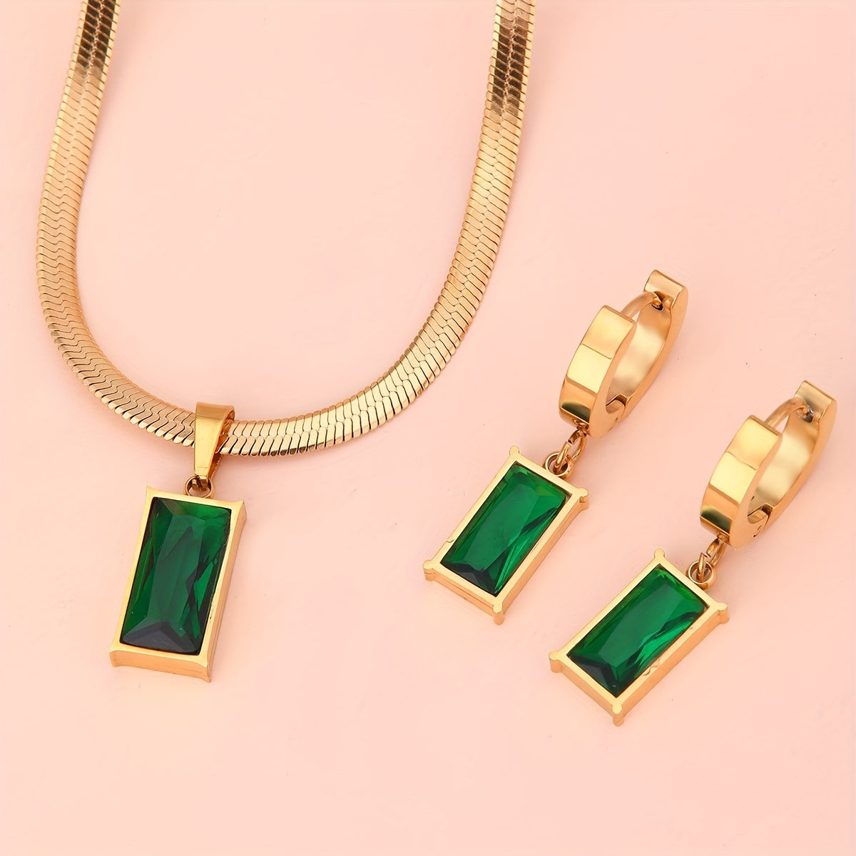 🌟 Elegant Golden Snake Bone Chain with Green Zirconia Pendant Necklace & Earrings Set 🌟