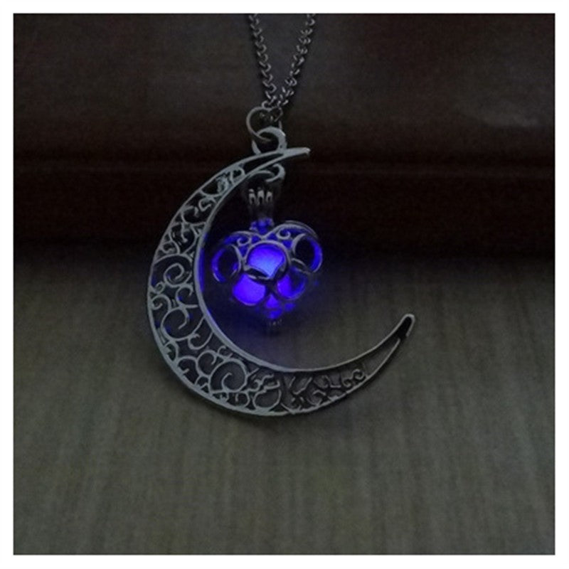 Radiance Glow Pendant Necklace: Silver Plated Chain with Glowing Pendant