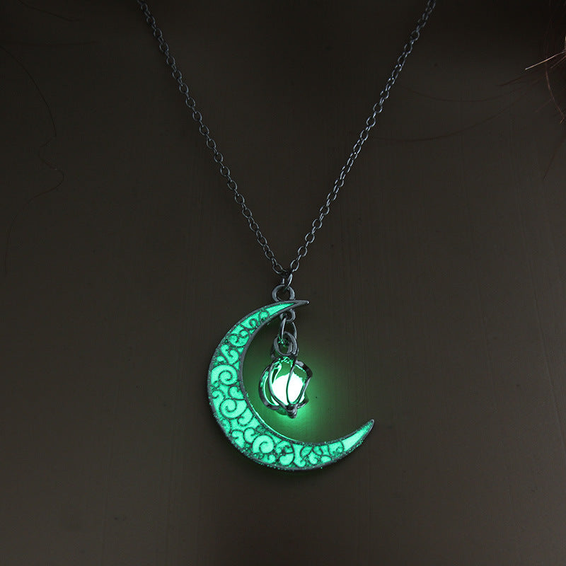 Radiance Glow Pendant Necklace: Silver Plated Chain with Glowing Pendant