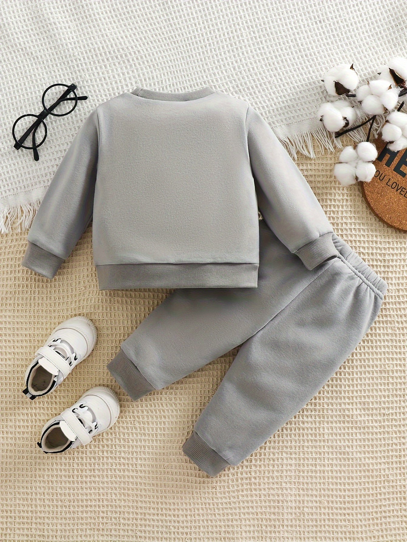 2pcs Baby's Trendy Patchwork Sweatshirt & Casual Pants Set 🌟