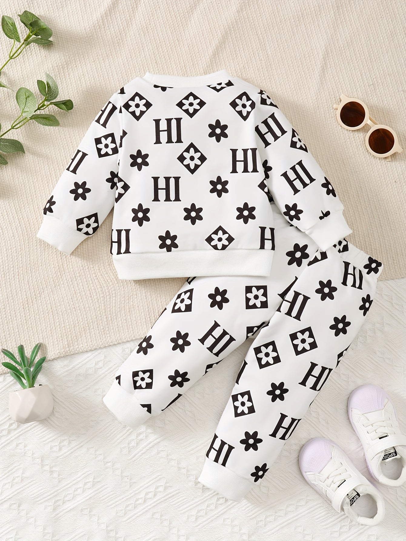 👶 Trendy Geometric Pattern Sweatshirt & Pants Set 🧥👖