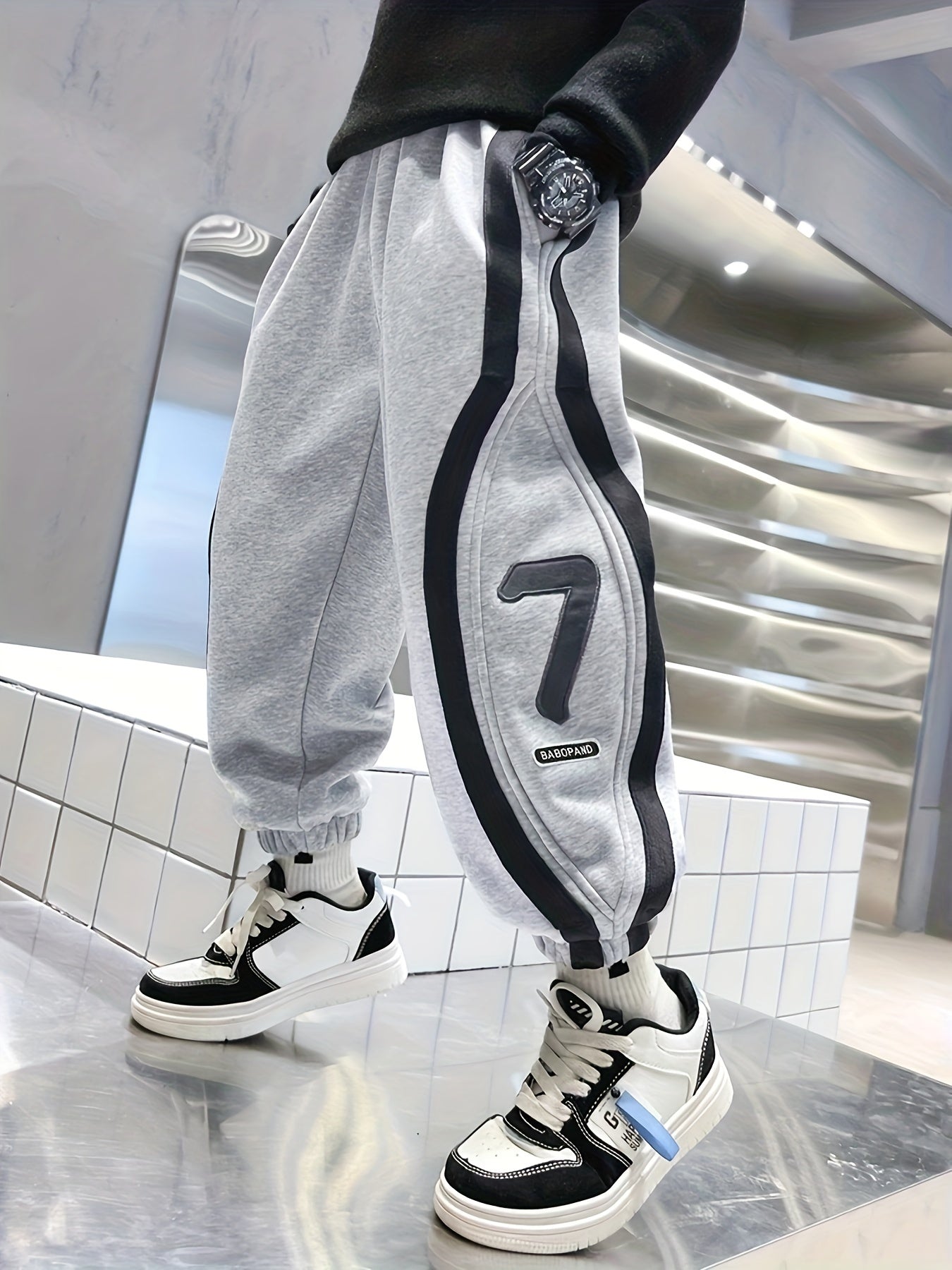 🏃‍♂️ Boys' Dynamic Stripe Athletic Sweatpants