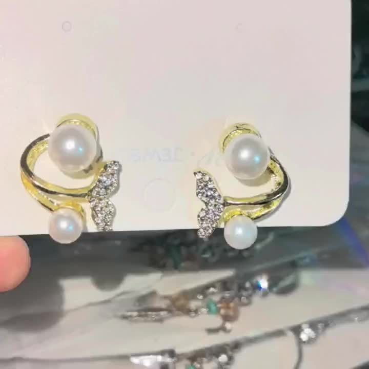 🌟 Pearl Mermaid Tail Stud Earrings – Japanese & Korean Elegance ✨