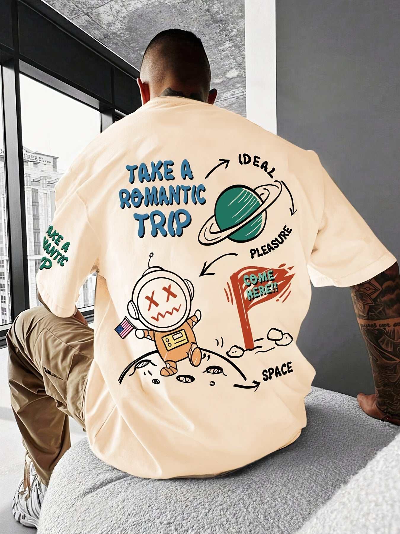 Men's Astronaut Cartoon Print Crew Neck T-Shirt