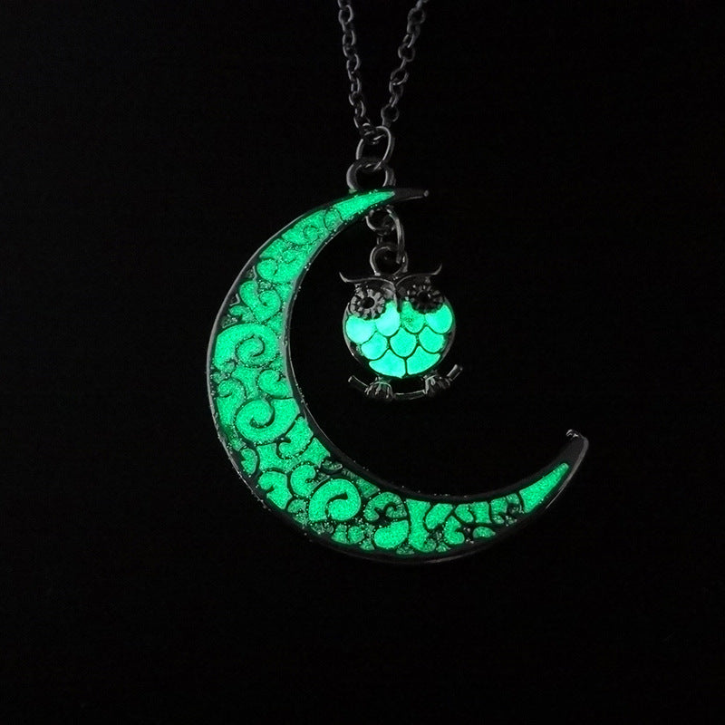 Radiance Glow Pendant Necklace: Silver Plated Chain with Glowing Pendant