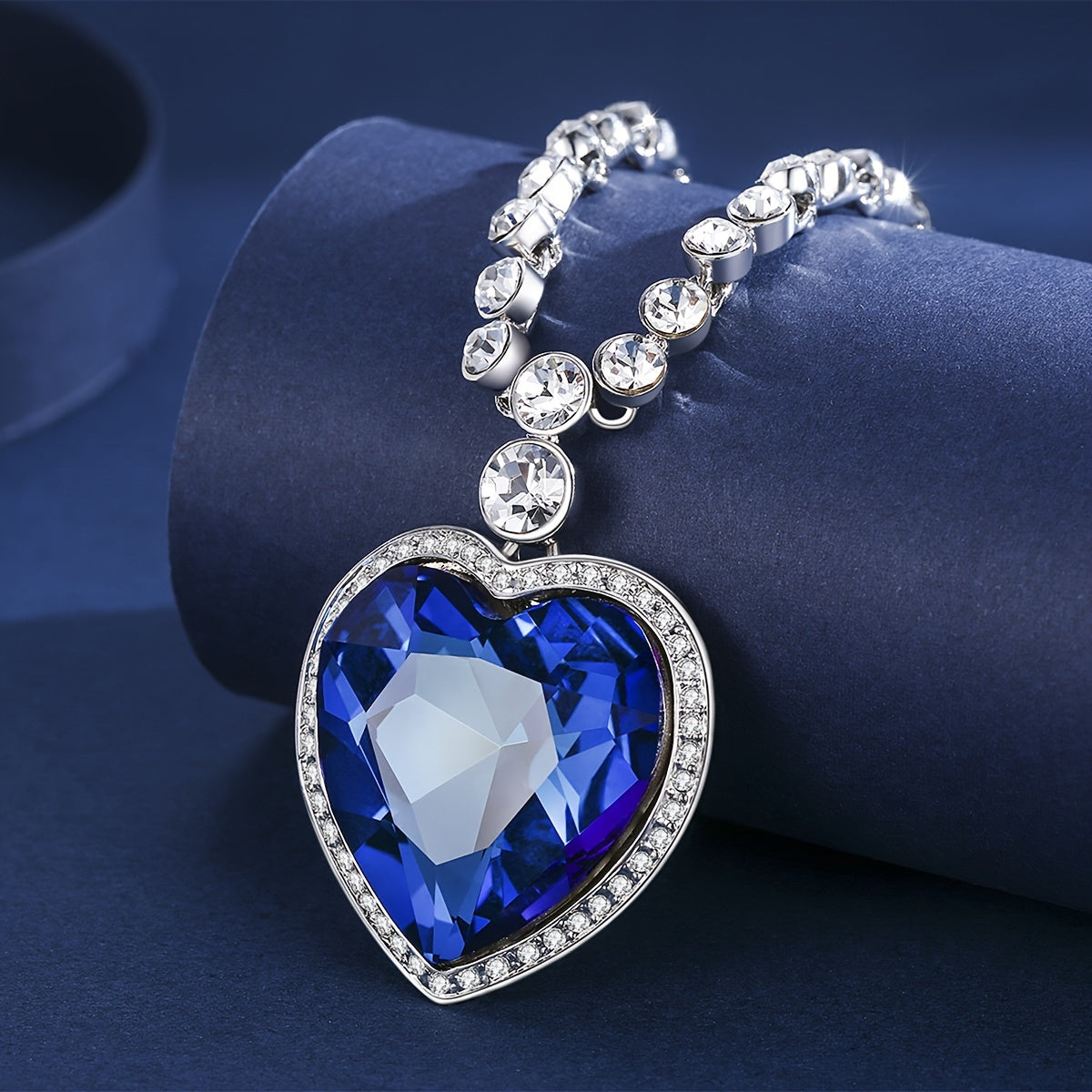 🌊 Heart of the Ocean Luxury Necklace – Platinum-Plated Crystal Elegance 💙