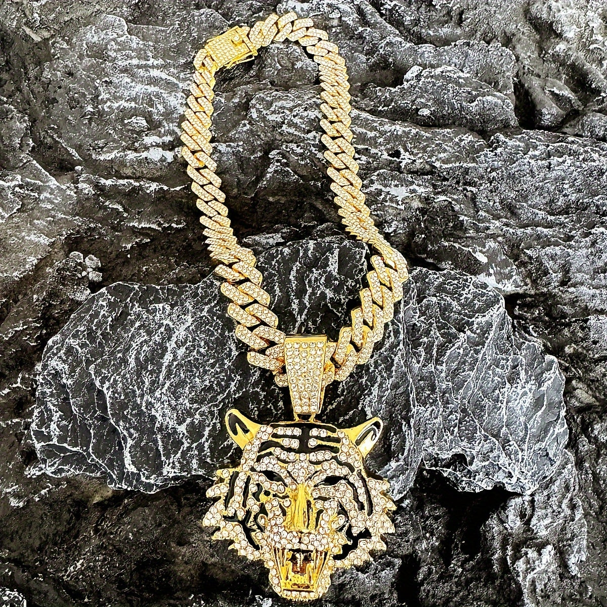 🐅 Roar Bold Tiger Head Pendant Necklace 💎