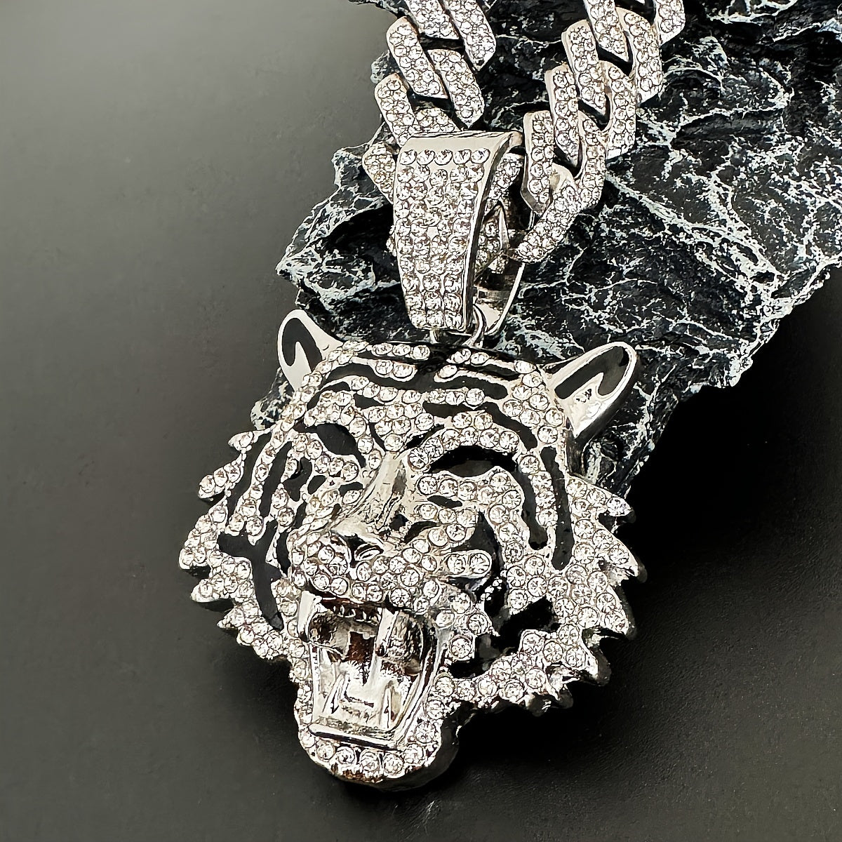 🐅 Roar Bold Tiger Head Pendant Necklace 💎