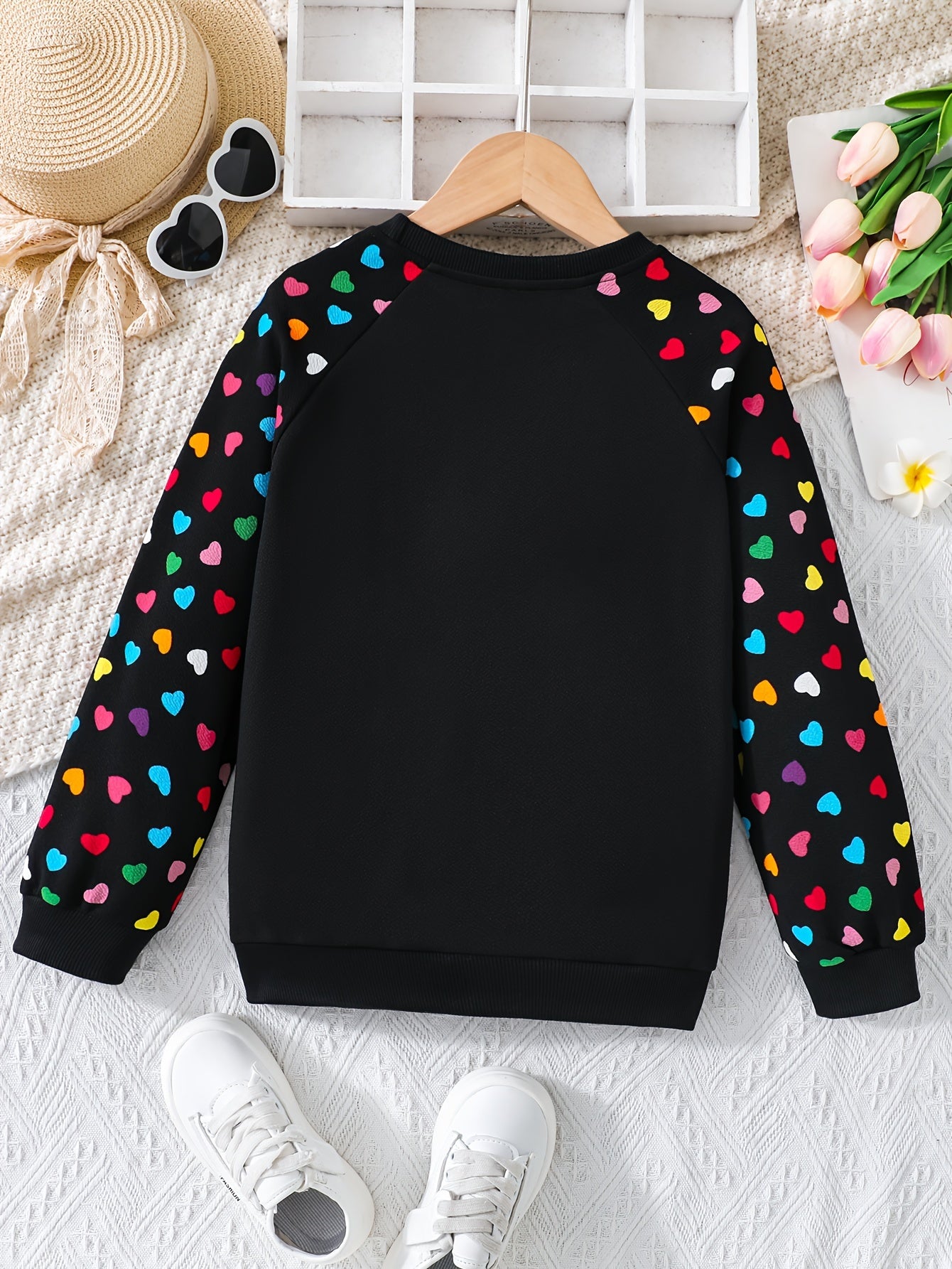 💖 Tween Girls' Stylish & Casual Long Sleeve Colorful Hearts Pattern Sweatshirt – Perfect for Spring & Fall 🍂