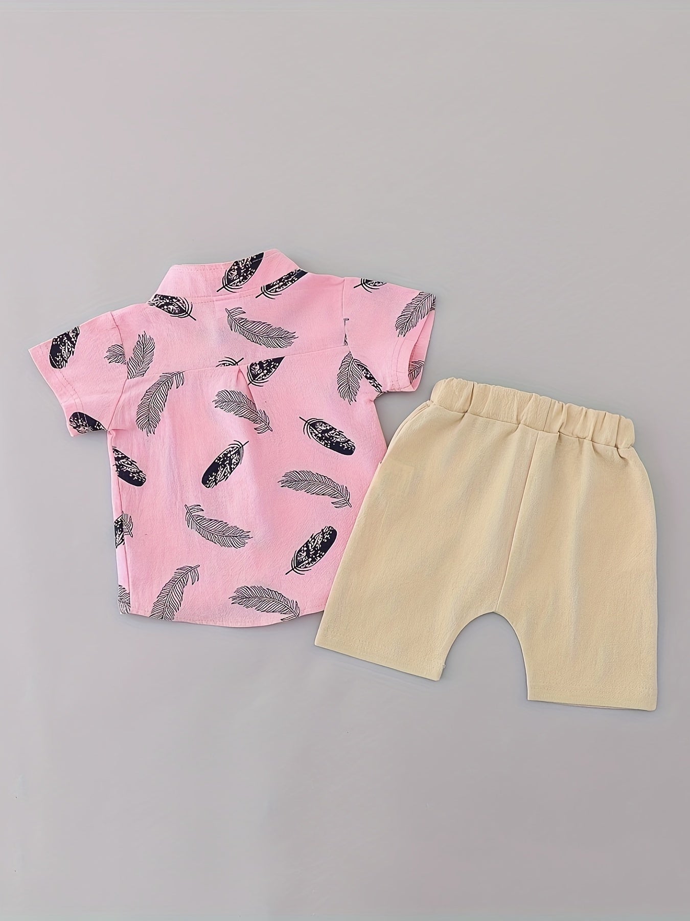 🌟 2-Piece Baby Boys' Casual Feather Pattern Set – Short Sleeve Shirt & Shorts 🌟