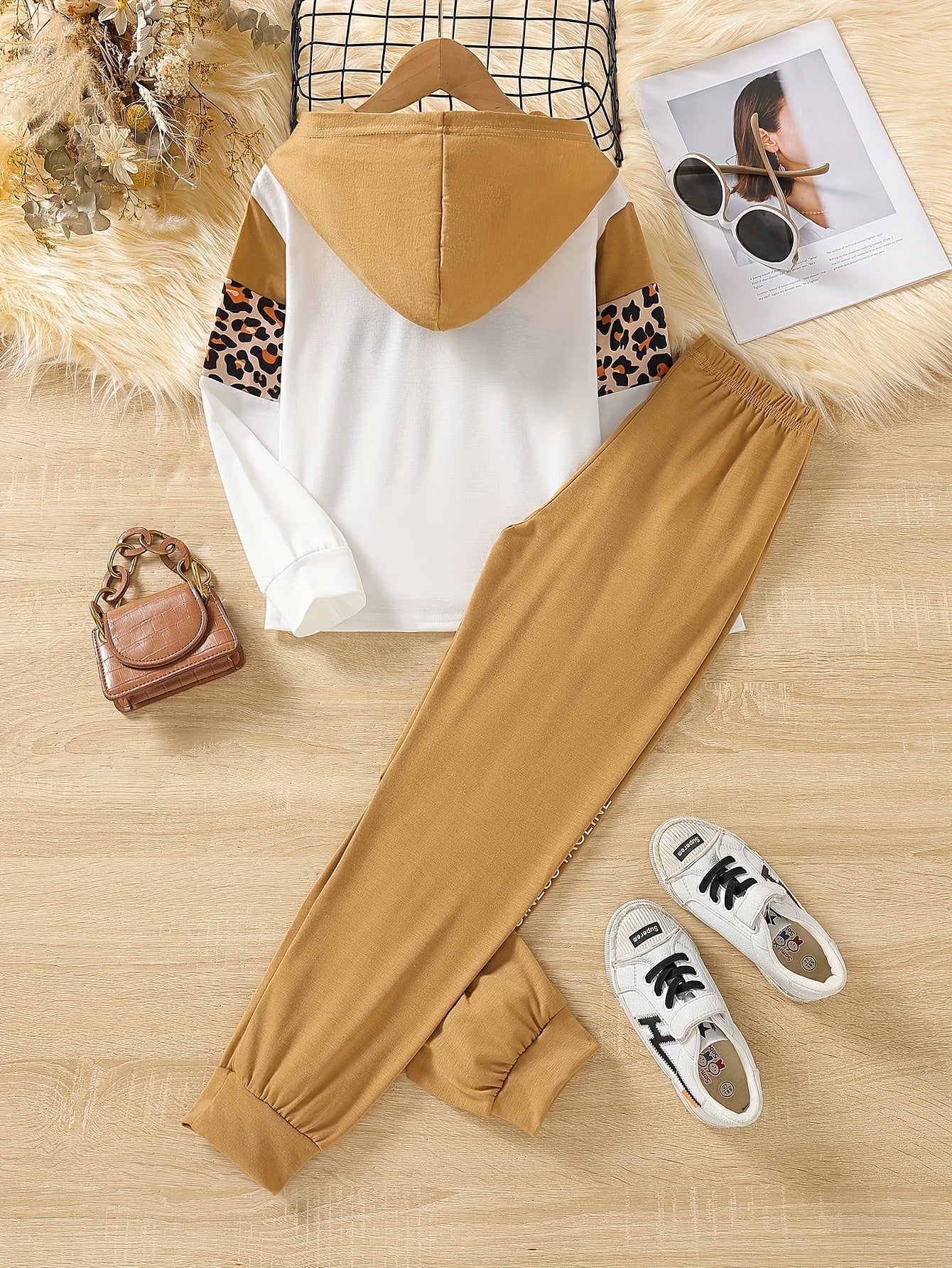 🐆 Girls' Eyelashes & Leopard Print Hoodie with Letter Print Trousers – 2-Piece Kids' Outfit 🌟