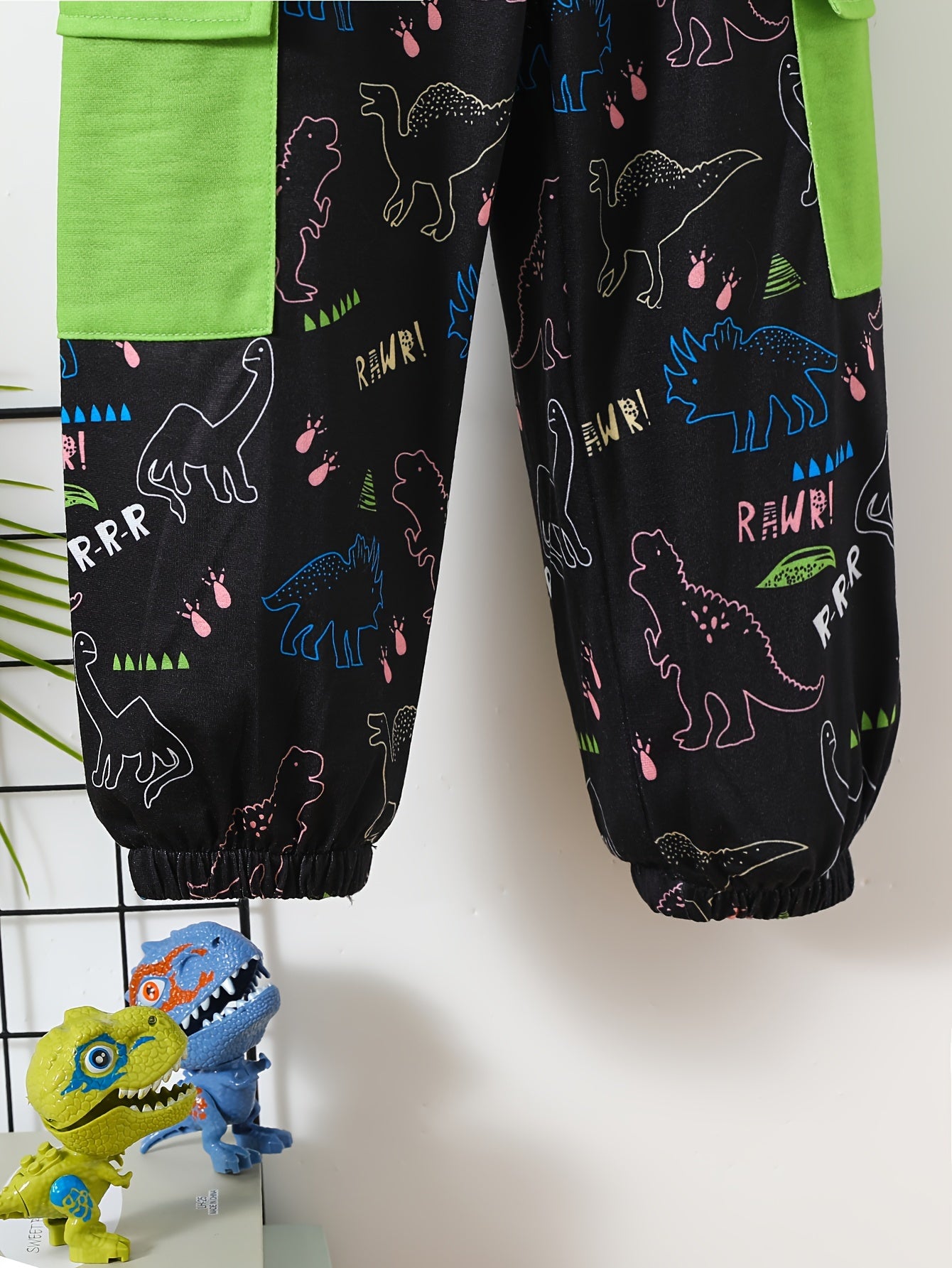 🦕 Boys' Dino-Mite Graphic Sweatshirt & Pants Set