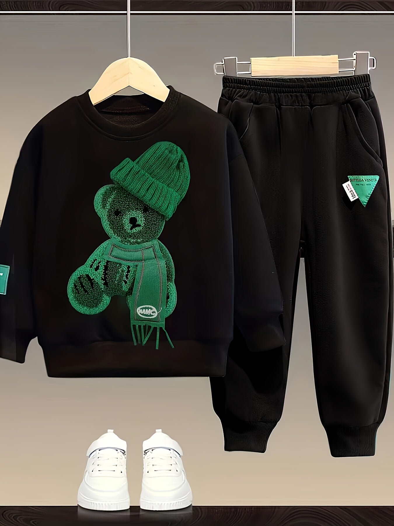 🐻 Trendy 2-Piece Boy's Beanie Bear Patched Outfit – Sweatshirt & Sweatpants Set for Spring & Fall 🍂