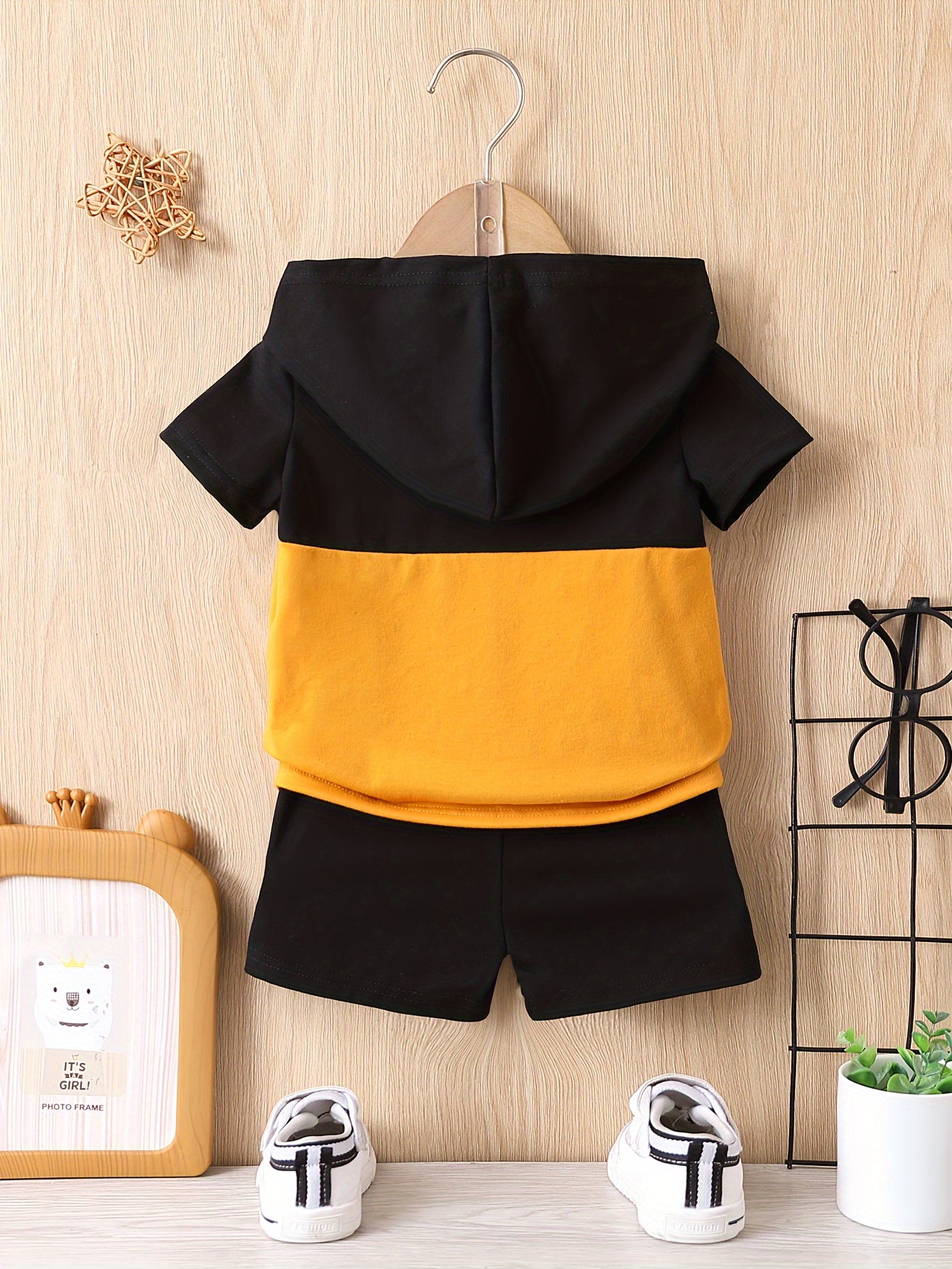 🌟 2-Piece Infant & Toddler Color Clash Summer Outfit – Letter Print Hooded T-Shirt & Casual Shorts 👶