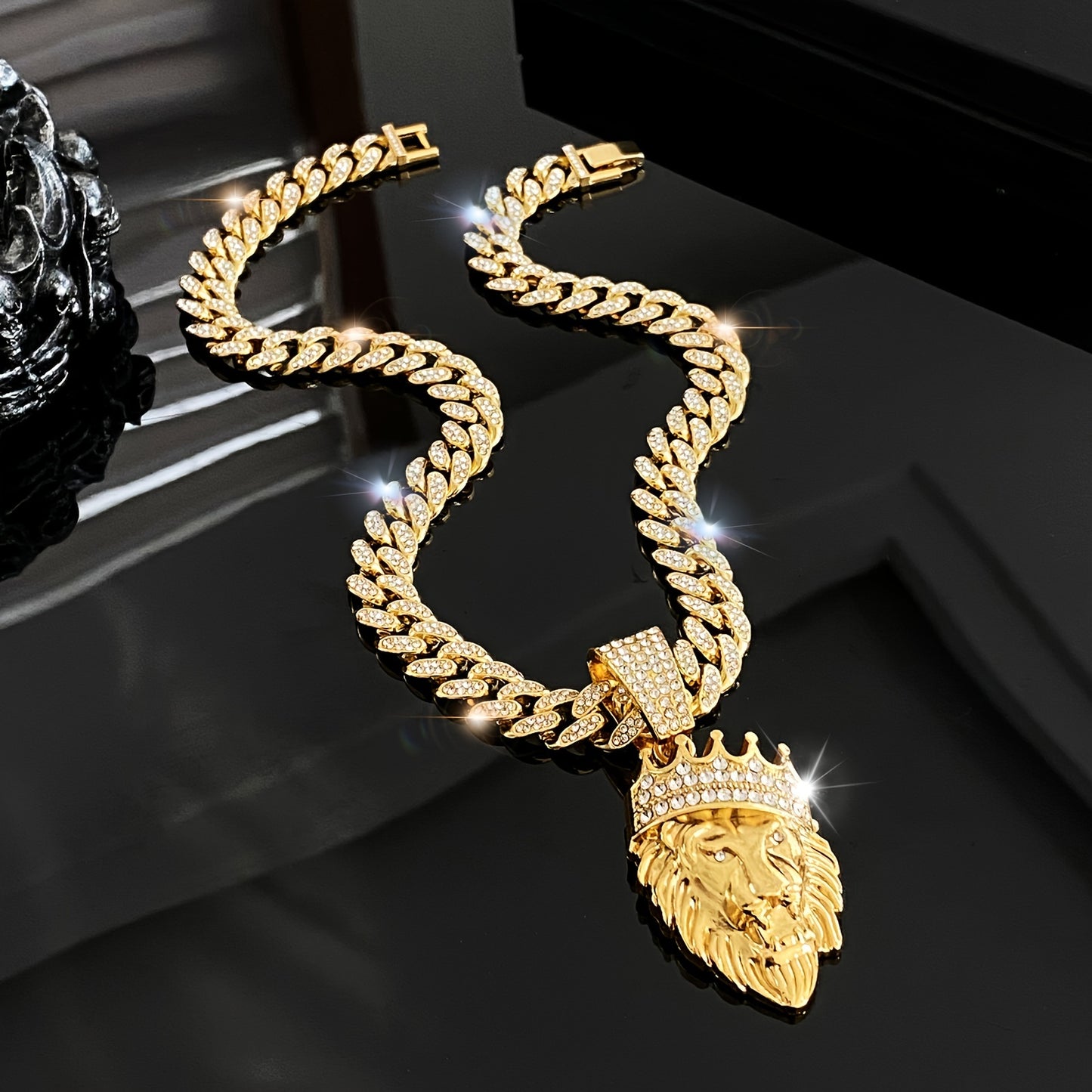 👑 Royal Roar Lion Head Pendant Necklace – Unisex Hip-Hop Style 🦁