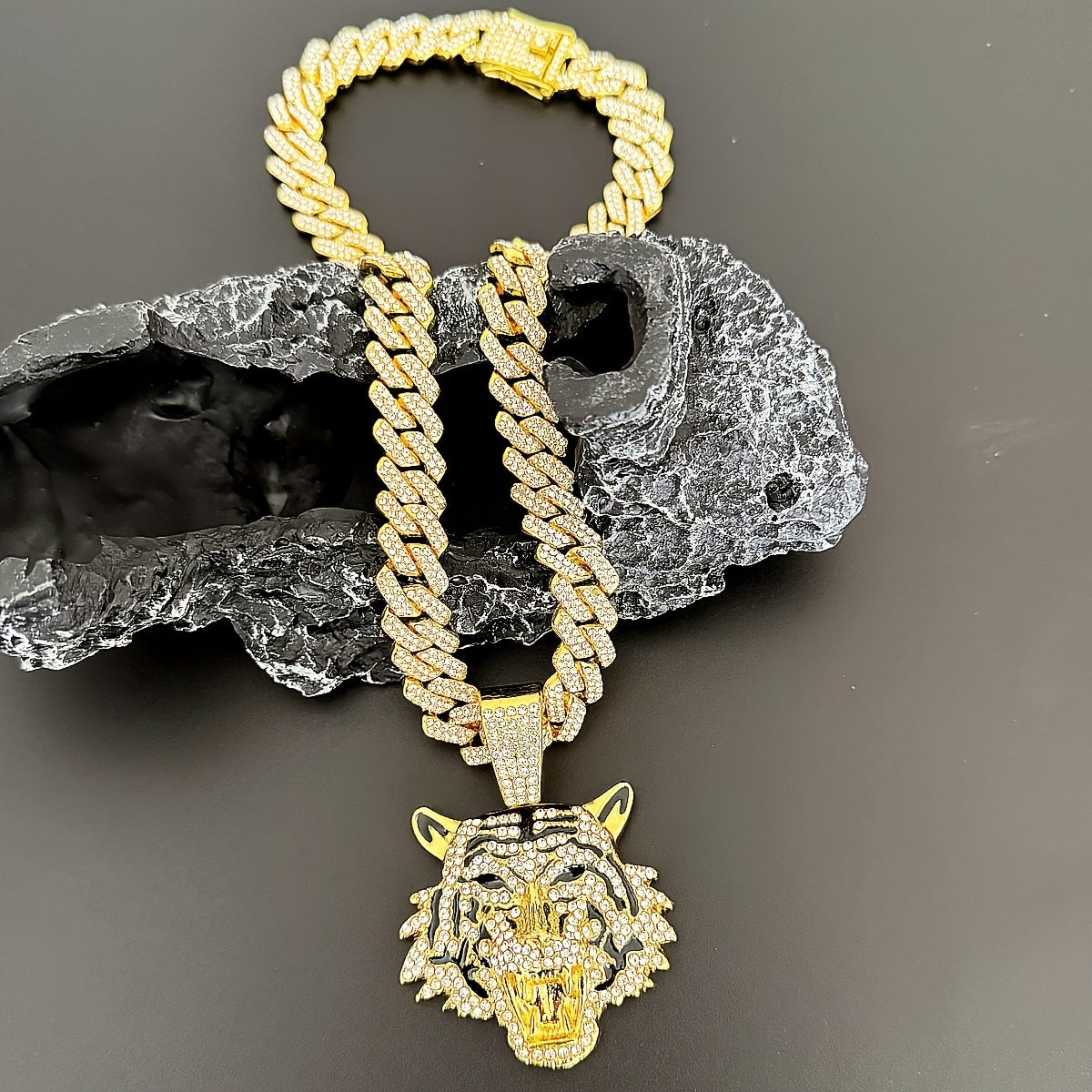 🐅 Roar Bold Tiger Head Pendant Necklace 💎