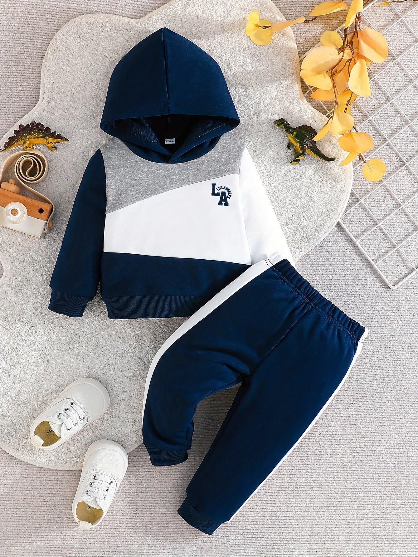 2pcs Baby's Dinosaur Embroidery Color Block Stitching Hoodie & Casual Pants Set 🦖✨