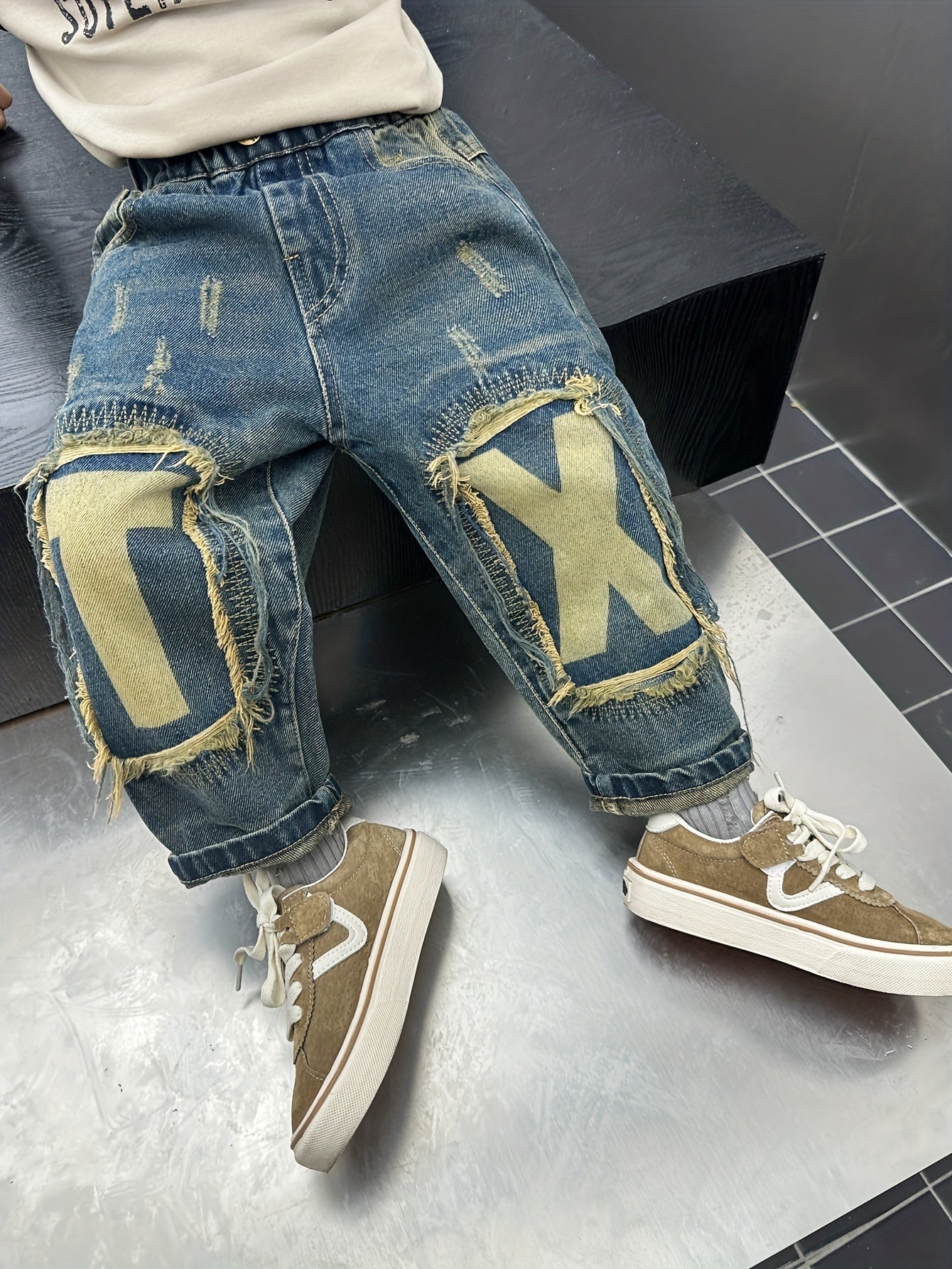 Boys' Casual Denim Jeans: Alphabet Patchwork & Distressed Details 👖✨