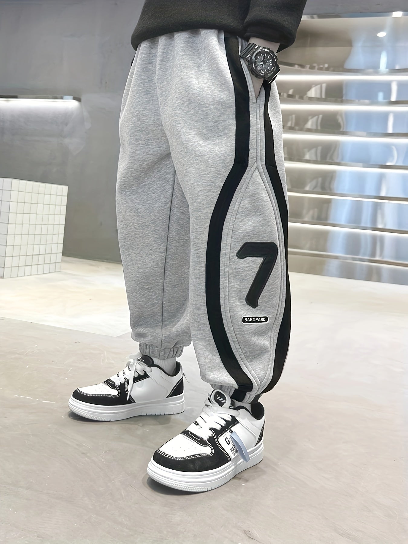 🏃‍♂️ Boys' Dynamic Stripe Athletic Sweatpants