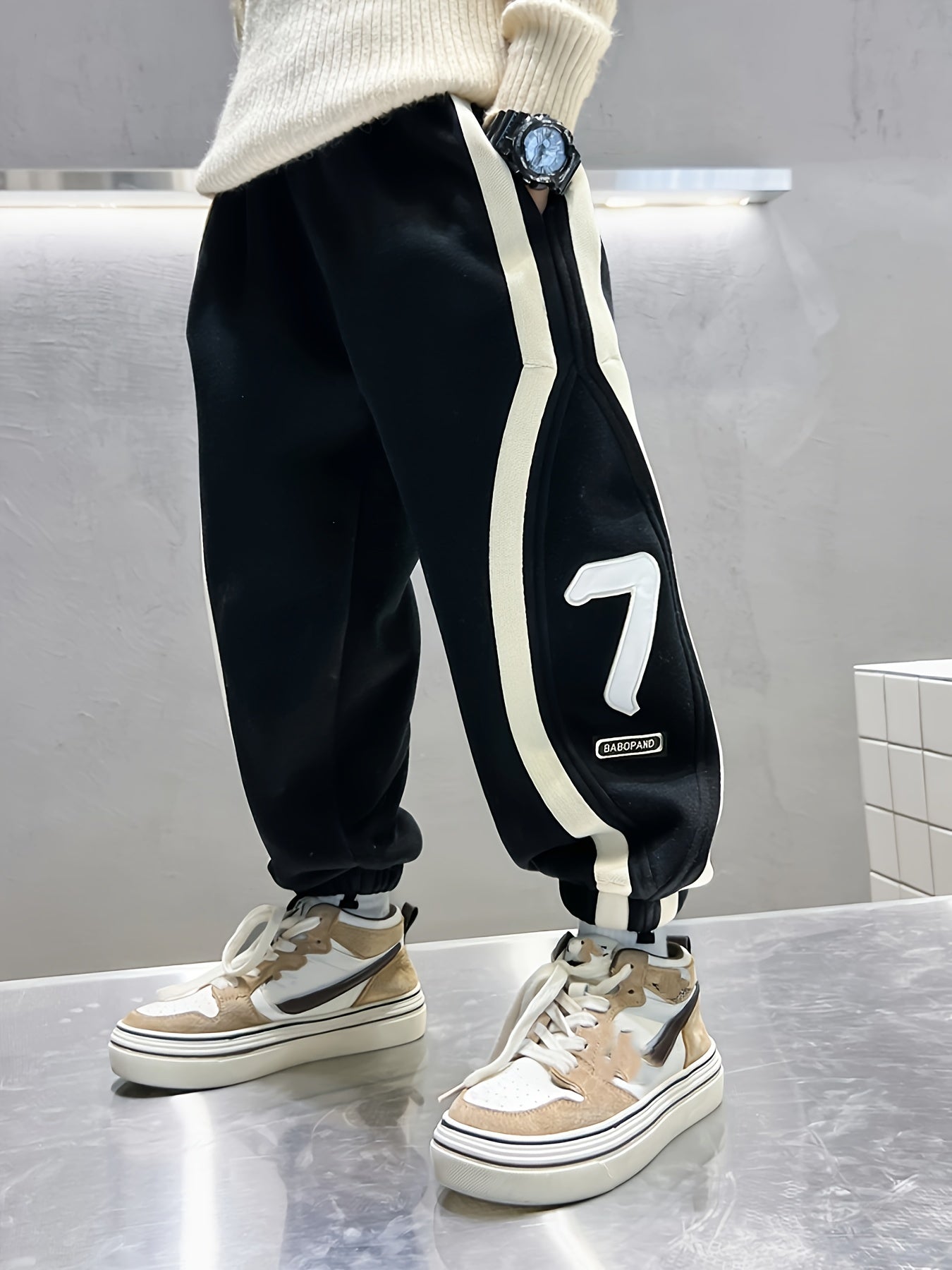 🏃‍♂️ Boys' Dynamic Stripe Athletic Sweatpants