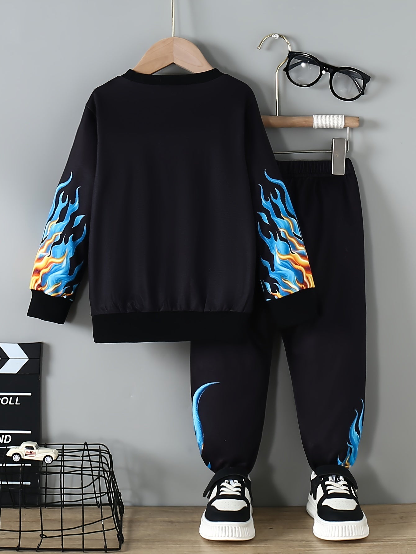 🚗🔥 Dinosaur Monster Truck Flame Pattern 2-Piece Set – Long Sleeve Sweatshirt & Pants for Boys 🍂