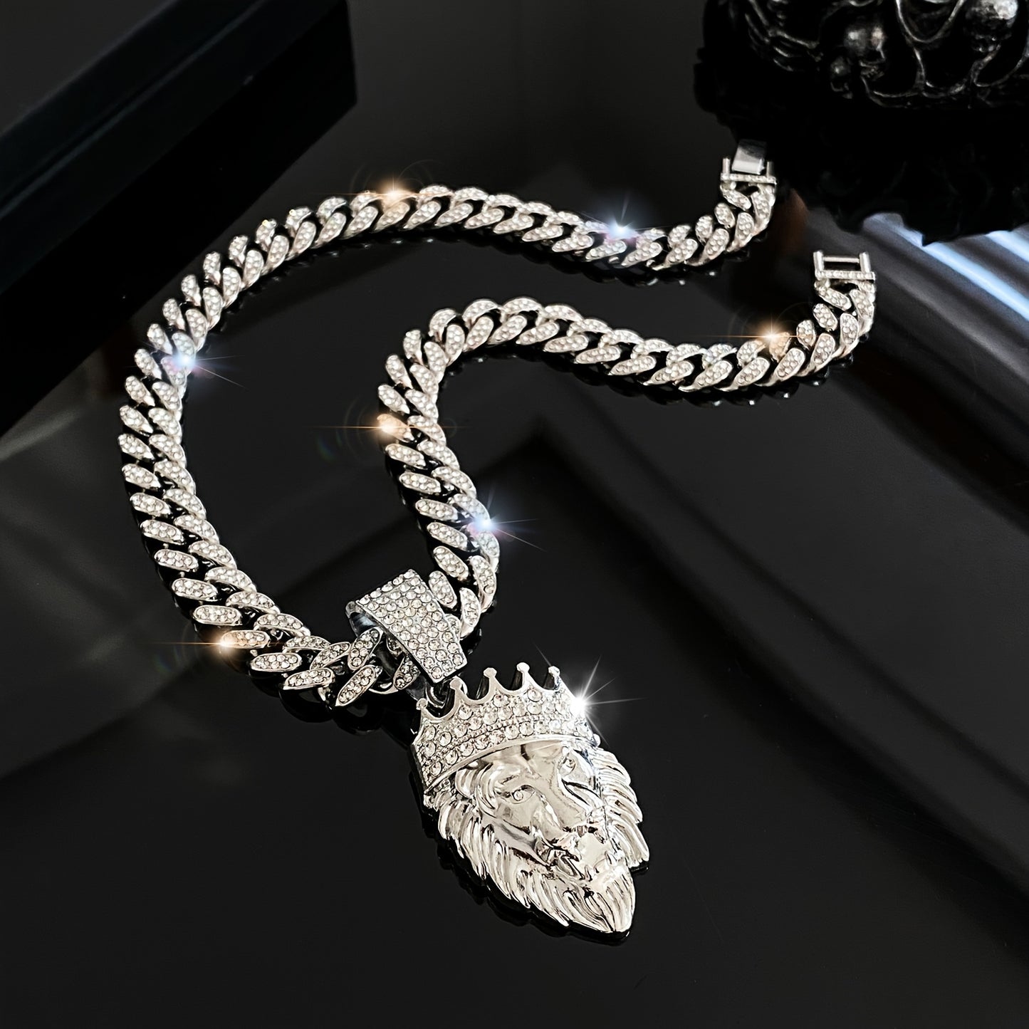 👑 Royal Roar Lion Head Pendant Necklace – Unisex Hip-Hop Style 🦁